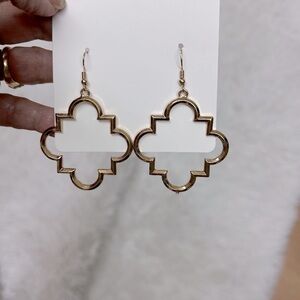 NEW Gold Tone Earrings.FINAL PRICE.